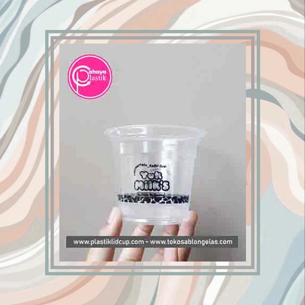 10 oz plastic cup with a small mini size making it suitable for packaging