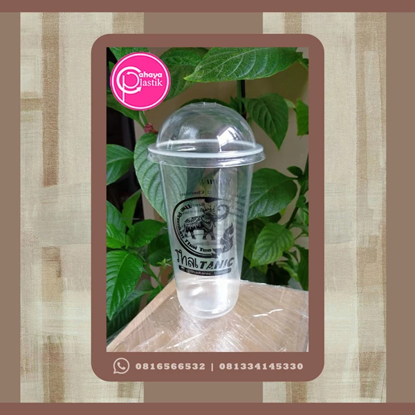 22 oz oval plastic cup equipped with a convex lid so it is safe for take away